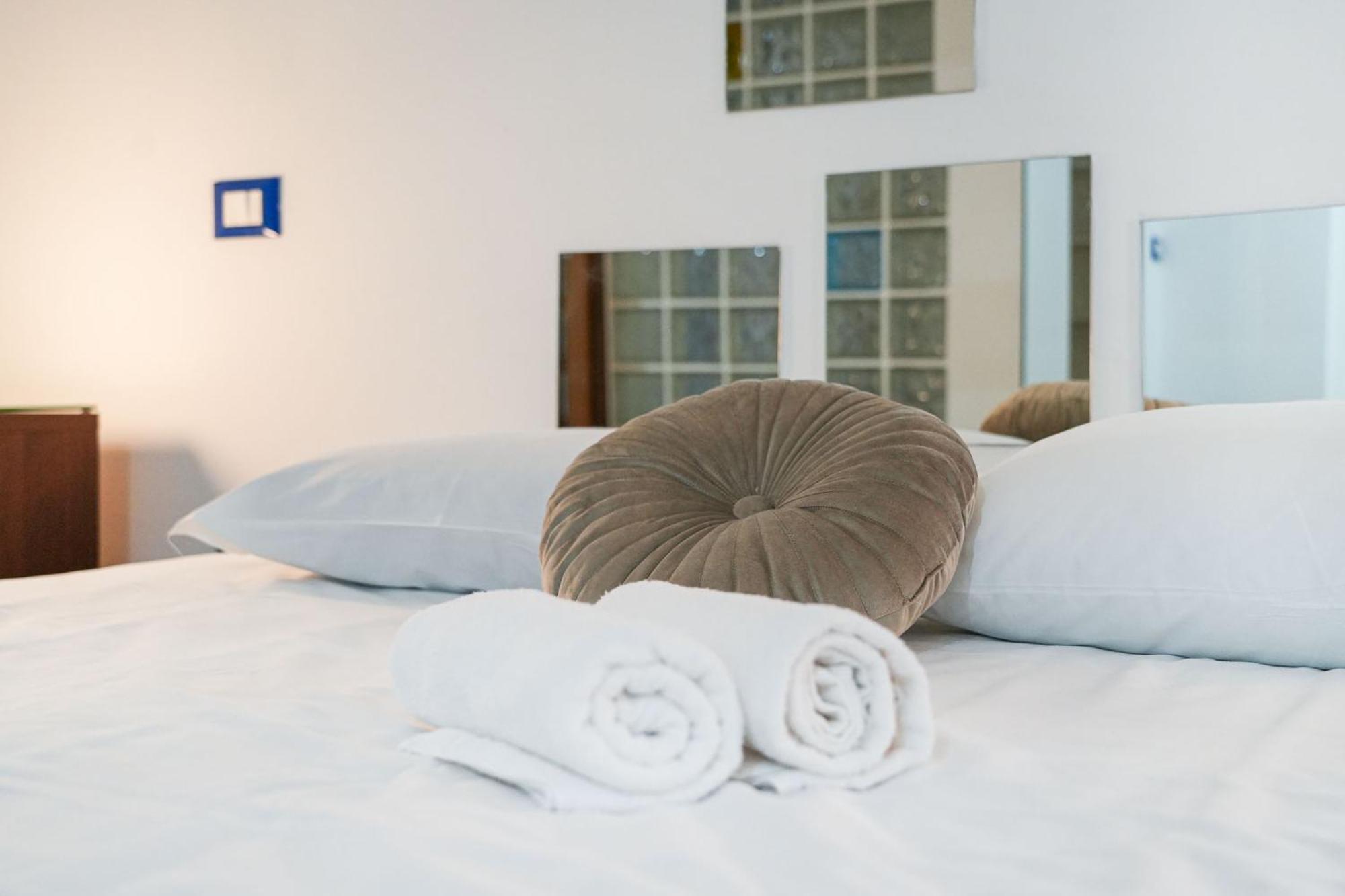 Industrial Loft Apartment Milan Bagian luar foto