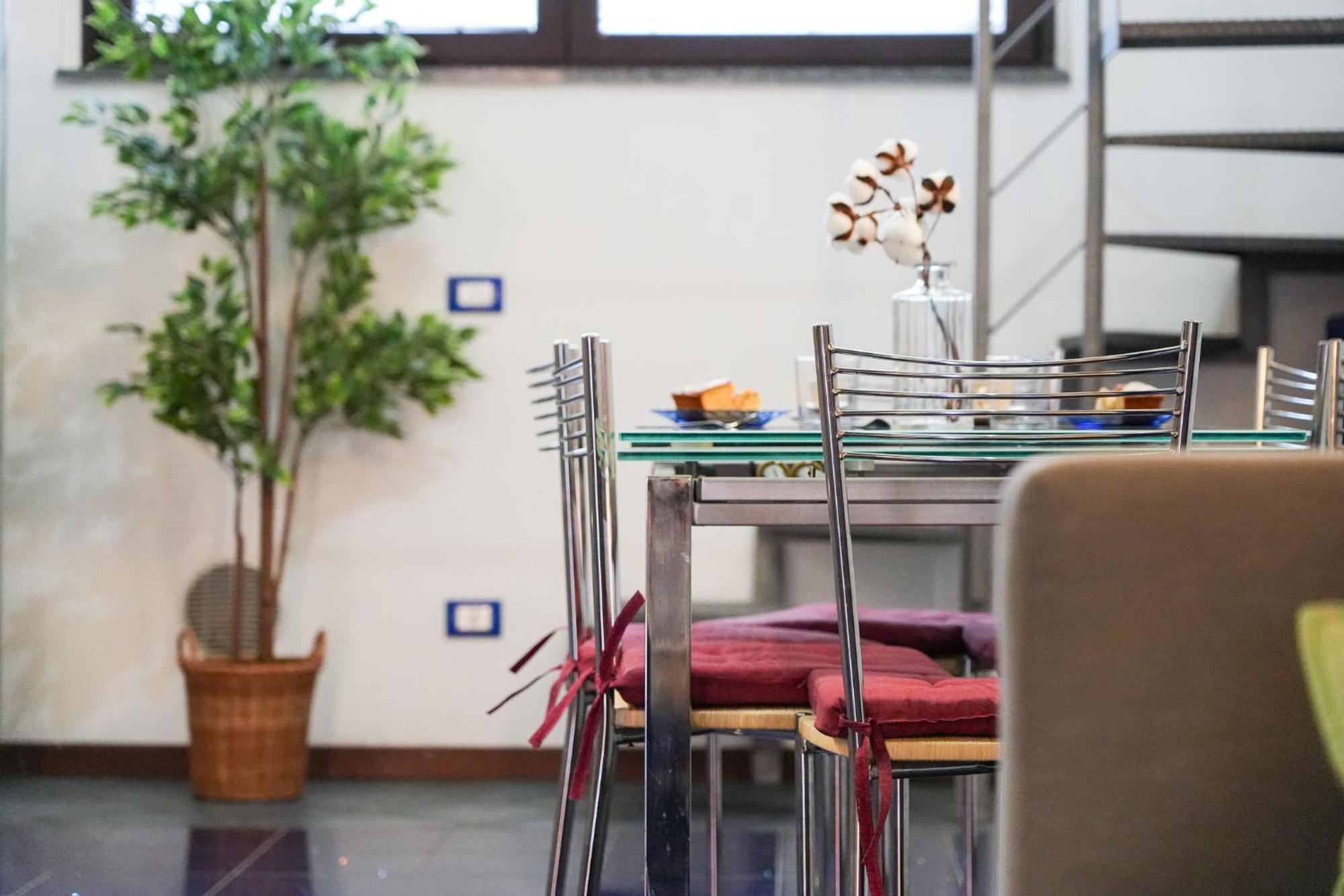 Industrial Loft Apartment Milan Bagian luar foto